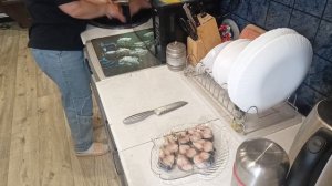 ЗАВАРИВАЮ ЛИСТОЧКИ МЯТЫ🌱ПЕРЕСАЖИВАЮ ЦВЕТОК🌼ОБЕДАЮ ПО ПРОСТОМУ😅