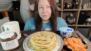 Мукбанг Блинчики с рыбой и нутеллой!
