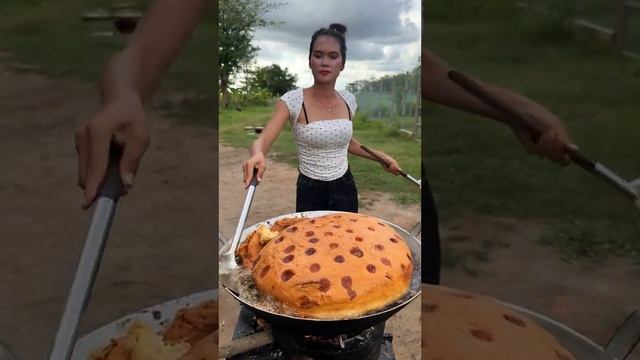 Потрясающий рецепт жареного во фритюре пирога.
