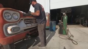 Будет ли он работать Крупноблочный самосвал Chevrolet 1959 года Заброшенный на 17 лет Акция «Шевроле