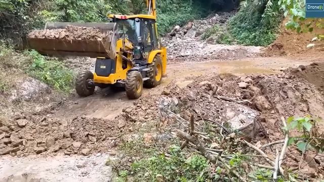 Thru Mountain Stream-Repairing an Old Mountain Road with JCB смотреть онлайн