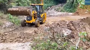 Thru Mountain Stream-Repairing an Old Mountain Road with JCB
