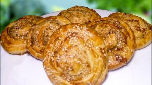 На второй день становятся только вкуснее. Булочки с куриным филе и кунжутом