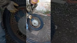 Новая шина на колесо коляски