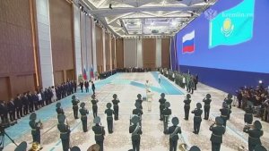Владимир Путин и Касым-Жомарт Токаев представили официальные делегации России и Казахстана, 28 мая