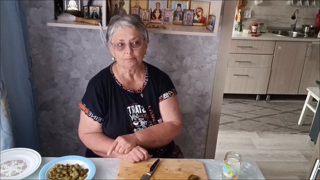 28.05.26. Внук завтракает. Готовлю пиццу.