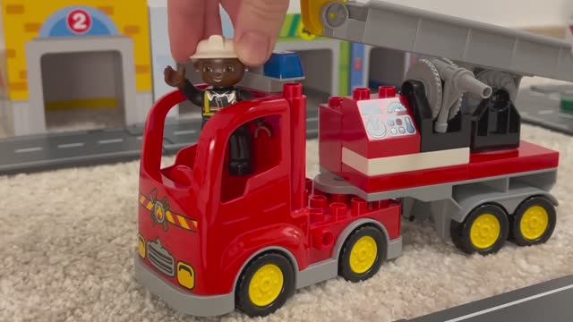 Грузовики Lego  и деревянные машинки 🔢 Строим, играем