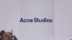 Показ женской коллекции Acne Studios осень-зима 2022-2023
