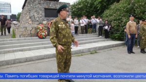 Зелёные береты и флаги с эмблемой погранвойск сегодня можно увидеть по всему городу
