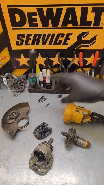 Не включается ушм DeWALT DCG406 #деволт #tools #dewalt #dcg406