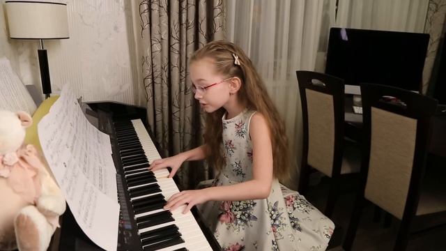 СИНЯЯ ВЕЧНОСТЬ (О, МОРЕ, МОРЕ!  М.Магомаев)  -  Виктория Старикова - 9 лет
