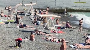 28 мая Сочи, пляж Куба. Погода хорошая, уже купаются.