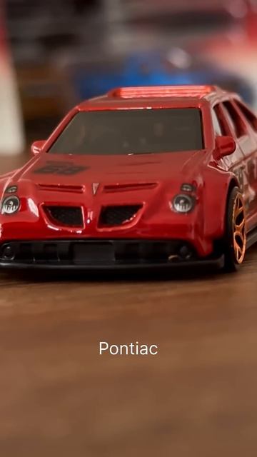 Марк распаковывает новый автомобиль Pontiac смотреть онлайн