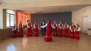 «Ой, как по лугу, по лугу...» - казачья плясовая.