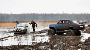 Городские против Деревенских! Джиперы не ожидали такого... Замес в пашне!