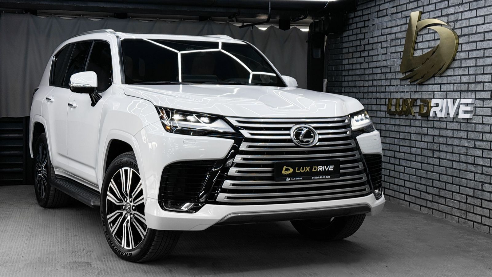 Рестайлинговый Lexus LX600. Ищем различия..