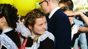 Выпускники СОШ№3 (выпуск 2017) на центральной площади Конаково