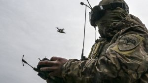 Расчеты FPV-дронов уничтожили две гаубицы ВСУ. Лучшее видео из зоны СВО