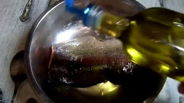 Запекаю рыбу в духовке с лимоном. Обзор приготовления. смотреть онлайн