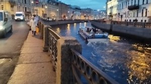 по набережной Мойки
