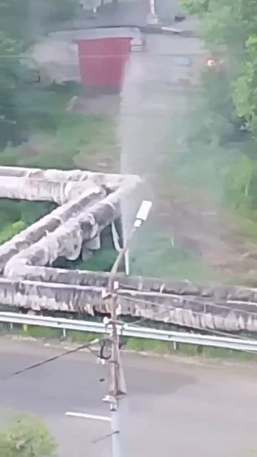 В Кургане сегодня прорвало трубу во втором микрорайоне