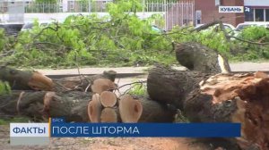 Последствия мощного шторма ликвидируют в Ейске