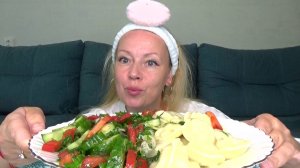 Мукбанг пельмени с курицей и овощами, салат овощной с ароматным маслом. Еда вкуснота