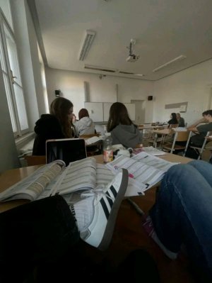 милашка не в настроении