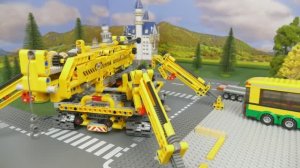 Лего СТРОЙКА ВЕКА Мега-кран собирает огромный автобус! 🏗️🚌