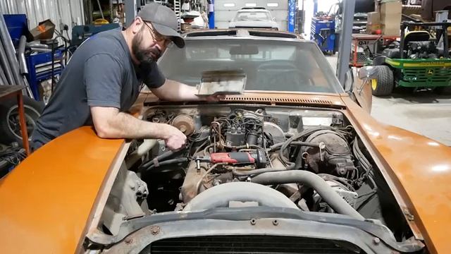Corvette 1972 года выпуска с ограниченным бюджетом! Перестройка ржавого каркаса! смотреть онлайн