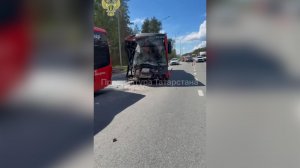 Появились кадры ДТП с двумя автобусами в Казани, есть пострадавшие.