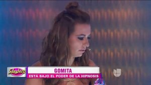 Gomita es hipnotizada y Cecilia se subió a su abdomen