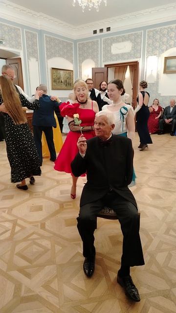 Танец - игра с цветком 🌹 смотреть онлайн