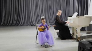 Нина Хребтович, 6 лет, домра