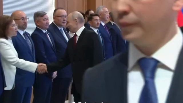 Владимир Путин прибыл во Дворец независимости в Астане на российско-казахстанские переговоры. Его...