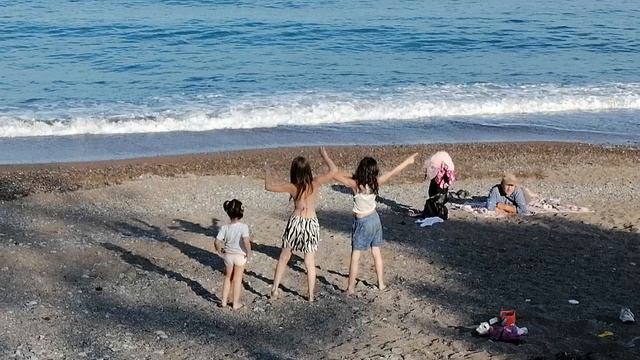 Ялта. Вечер. Девочки. смотреть онлайн