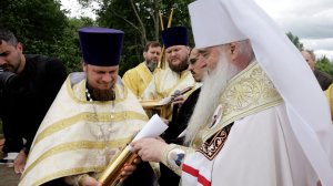 Митрополит Лонгин совершил чин основания храма в с. Новый Урень