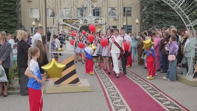 Парад выпускников 2026 все школы района полностью смотреть онлайн