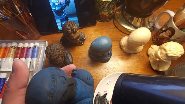 Делаю узнаваемые лица из фильмов и в дальнейшем отливаю пластмассой 44