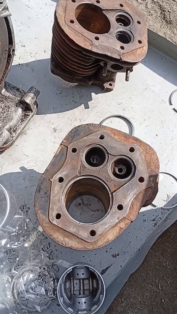 К750, проверяю зазор в стыке поршневых колец.