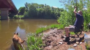 Вовчик ловит , а я удочки делаю после Рыжика .