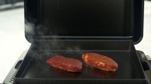 Обзор Weber Slate 43см - приготовили стейк, бургеры, панкейки, яичницу и бекон на газовой планче