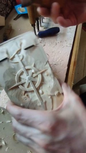 Урна настольная. #woodworking #wood #творчество #handmade #резьбаподереву #woodscraft  #art