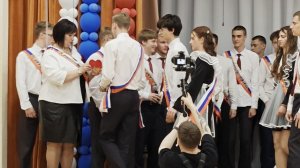 Ученики 11 «А» дарят частичку своего сердца Классному руководителю