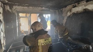 8 детей чуть не пострадали при пожаре в квартире