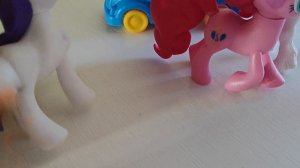 «У мамы Флаттершай новенькая доча?!?!?!»— 1 сезон 1 серия.