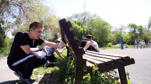 Металлурги волонтёры инициируют акции по уборке города. Работают сами и вовлекают других.
