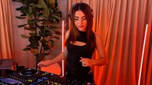 Andrea Botez [Melodic Techno & Progressive House]