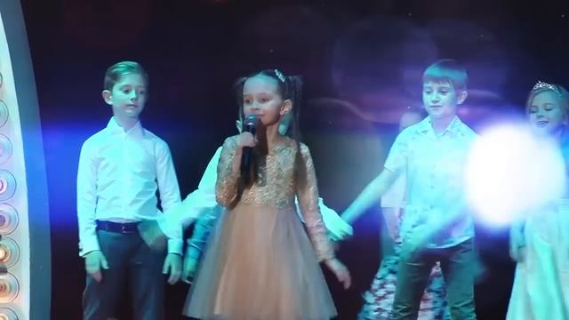 С НОВЫМ ГОДОМ, СТРАНА !!!