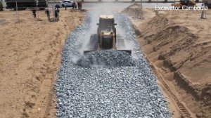 Techniques Dozer Push And Spread Stone Build Foundation Road - Skills Dump Trailer Unloading Stone